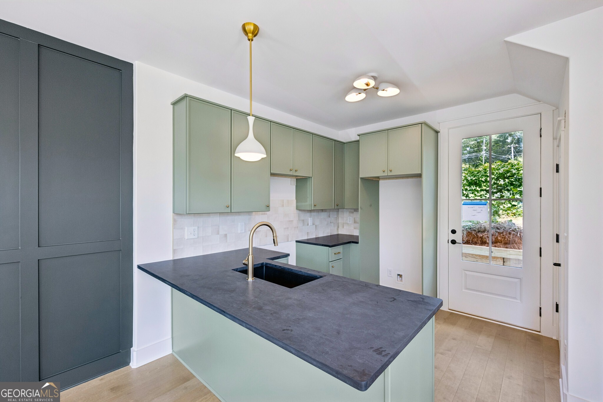 1160 Boulevard SE # 12