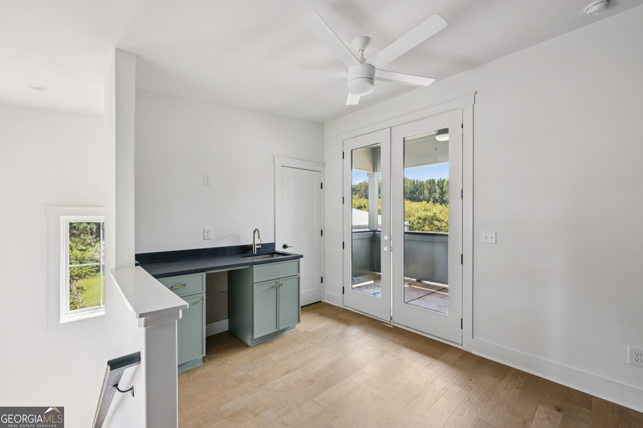 1160 Boulevard SE # 12