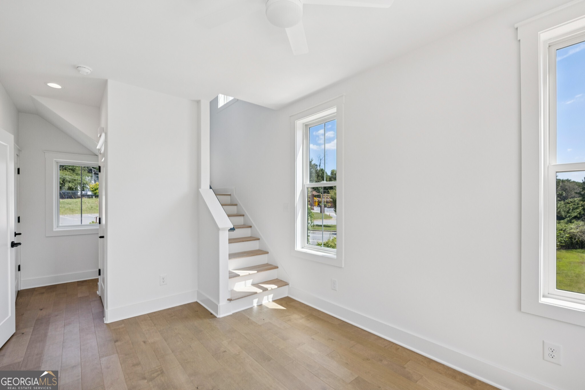 1160 Boulevard SE # 12