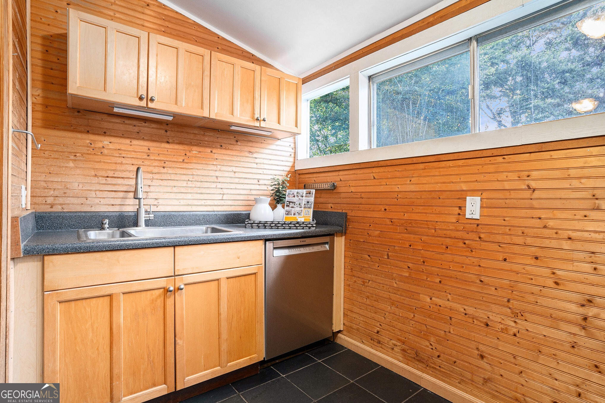 495 Waldo Street SE
