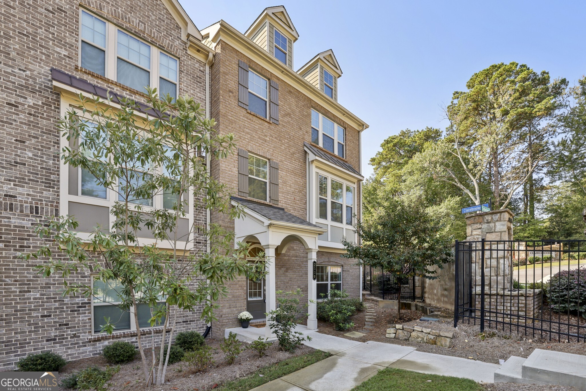 2530 Clairebrooke Bend