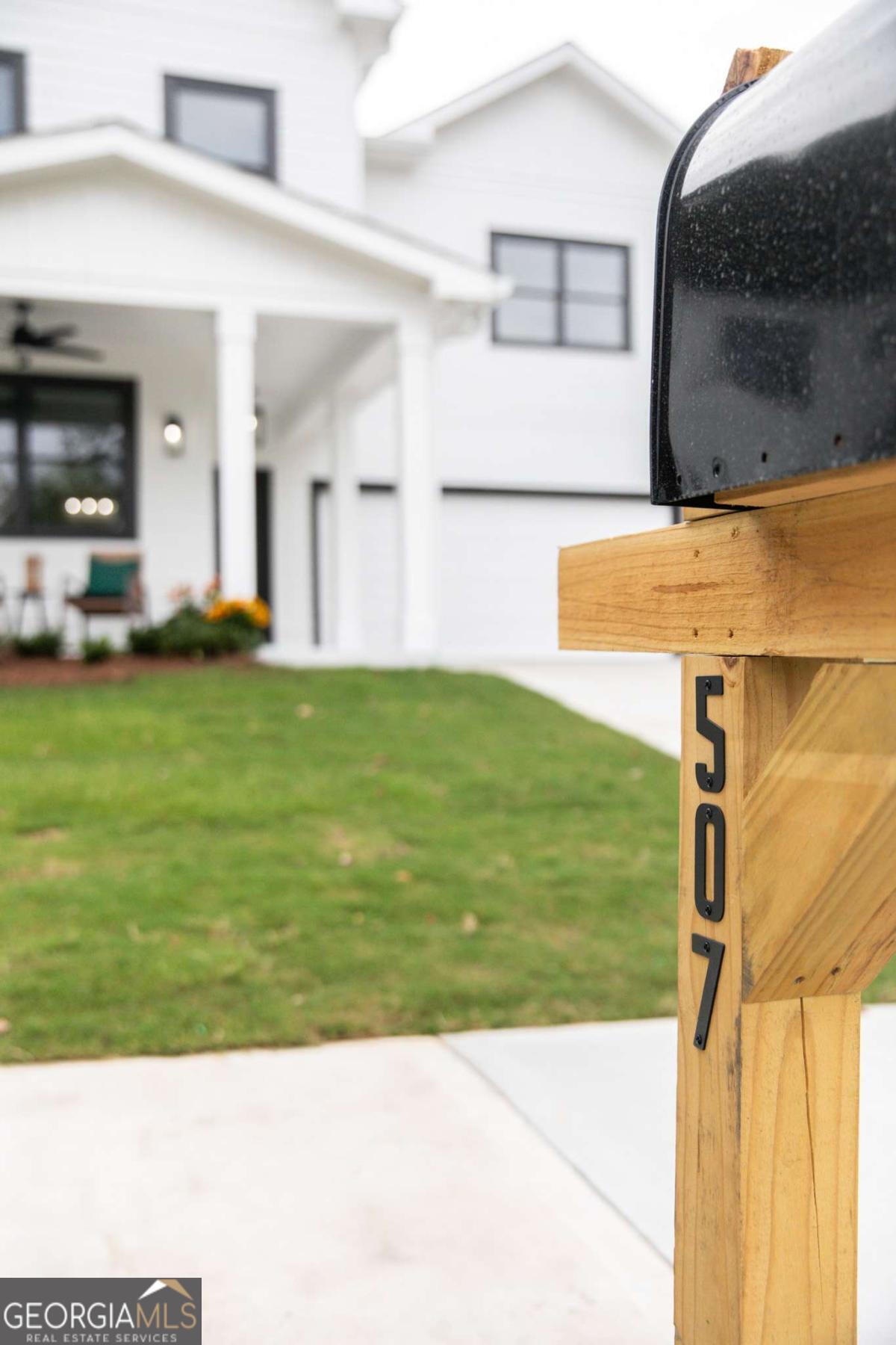 507 Casanova Street SE