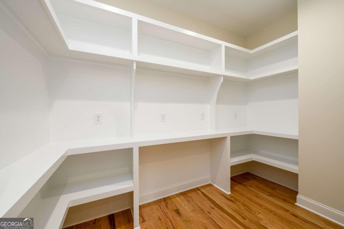 387 Hillside Drive SW