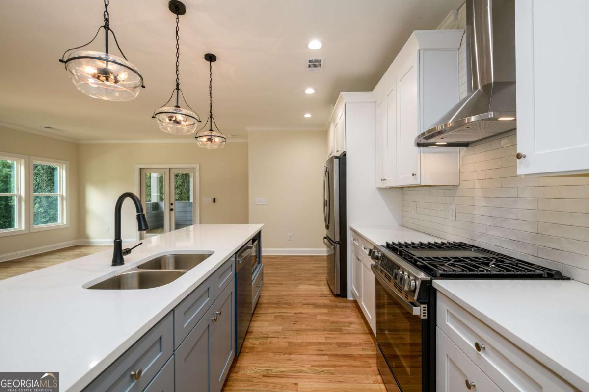 387 Hillside Drive SW