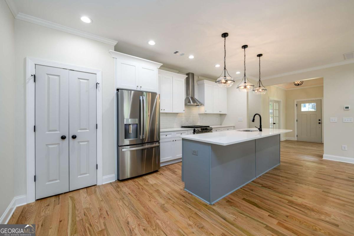 387 Hillside Drive SW