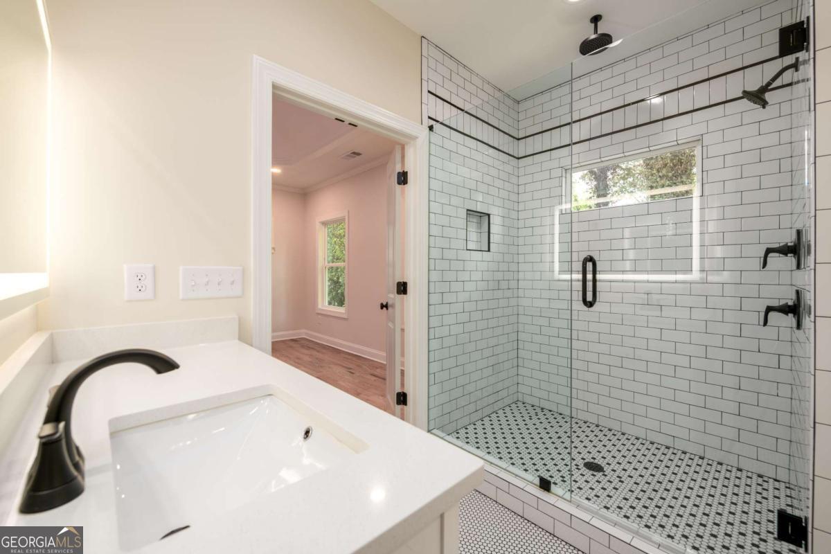 387 Hillside Drive SW