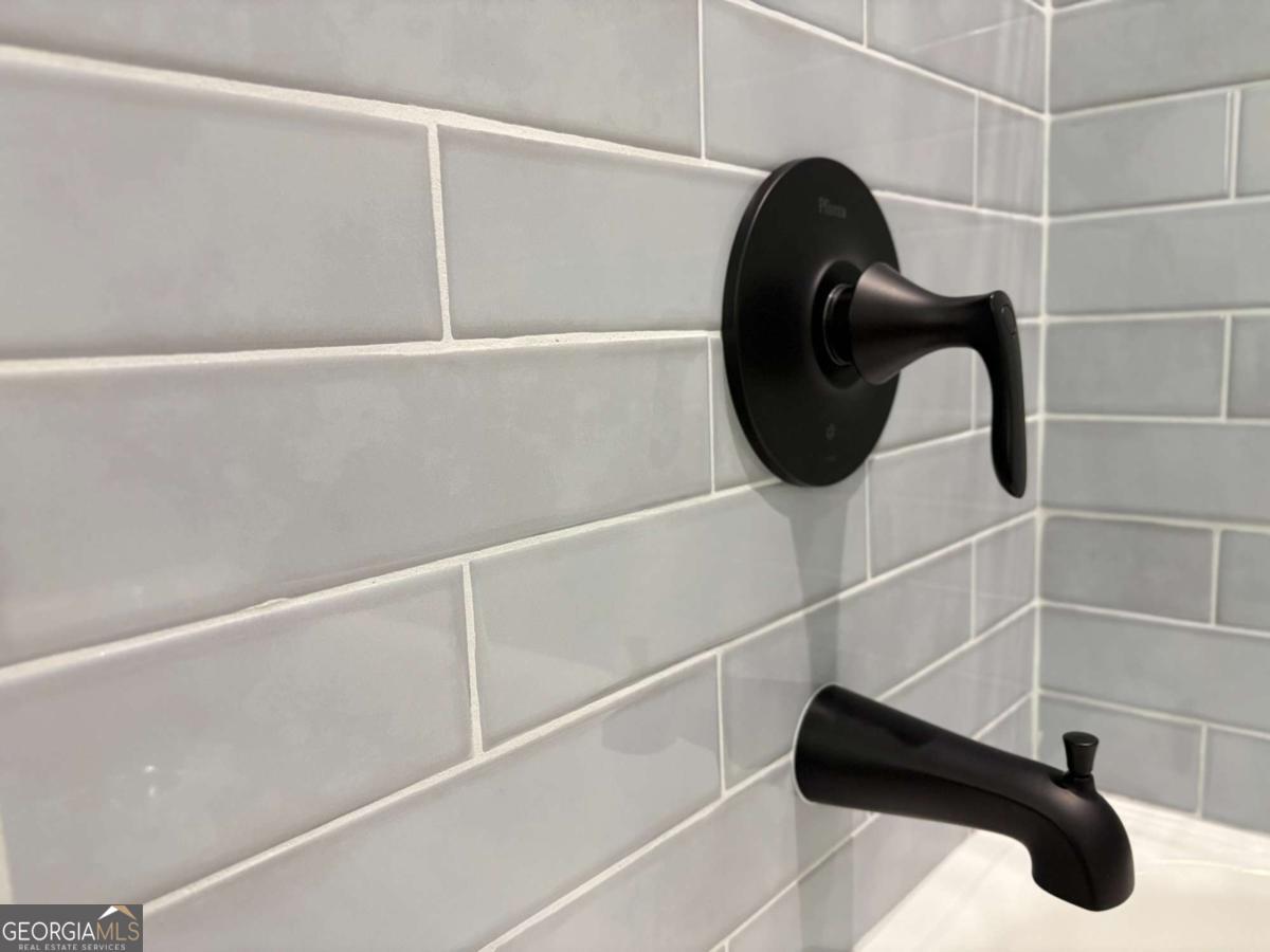 387 Hillside Drive SW