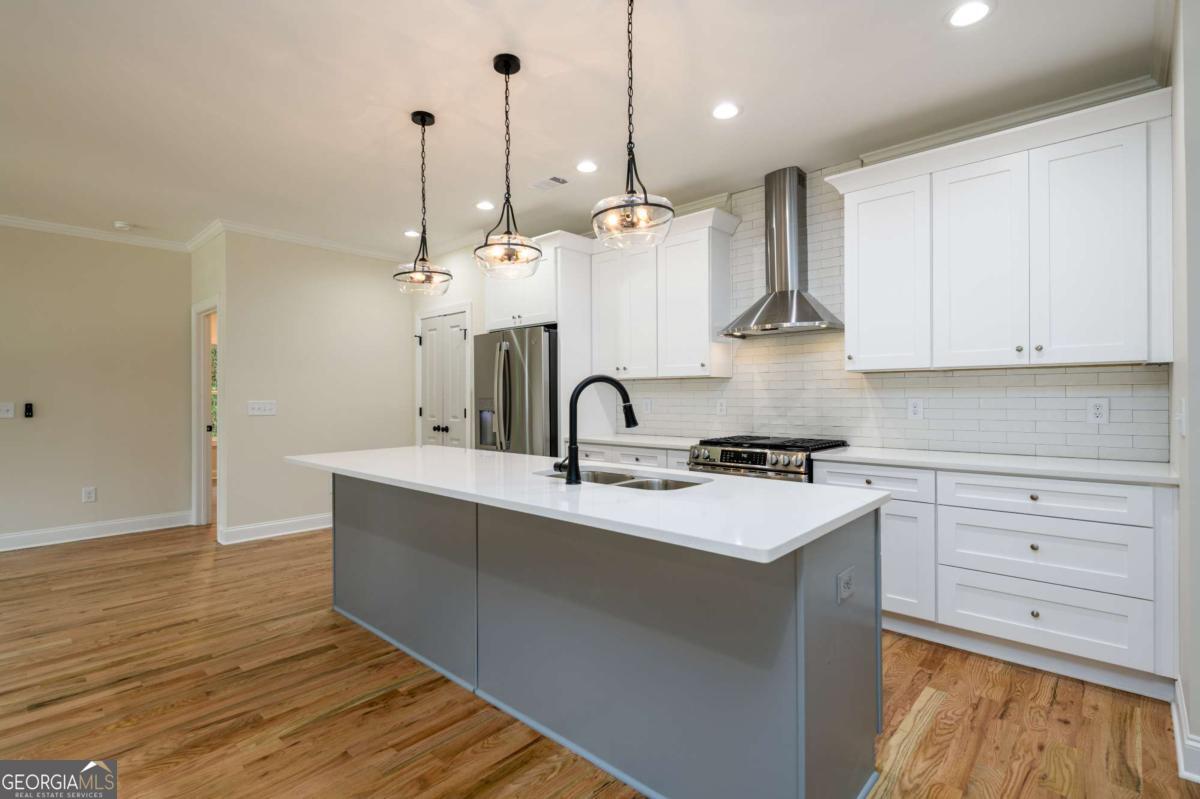 387 Hillside Drive SW