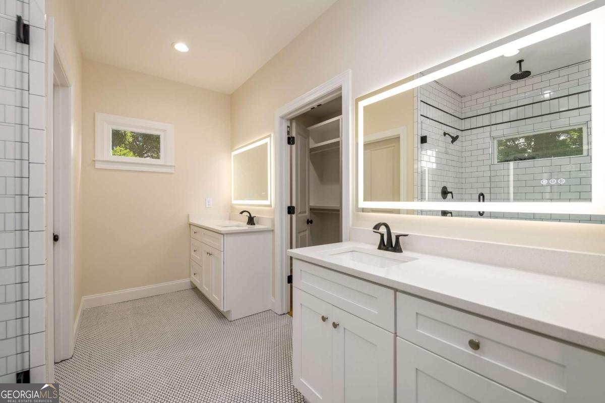 387 Hillside Drive SW