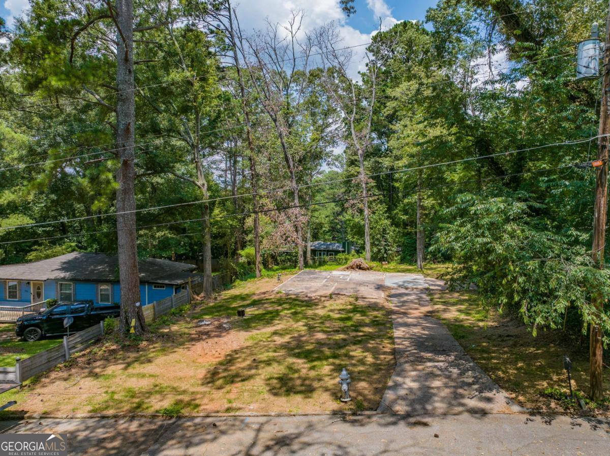 1042 Regis Road SE