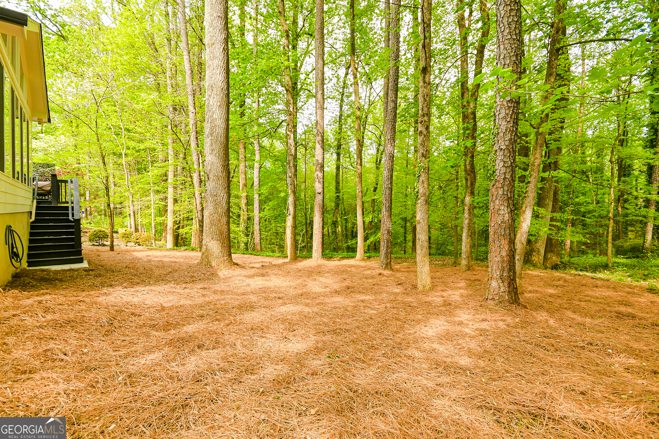 2433 Helmsdale Drive NE