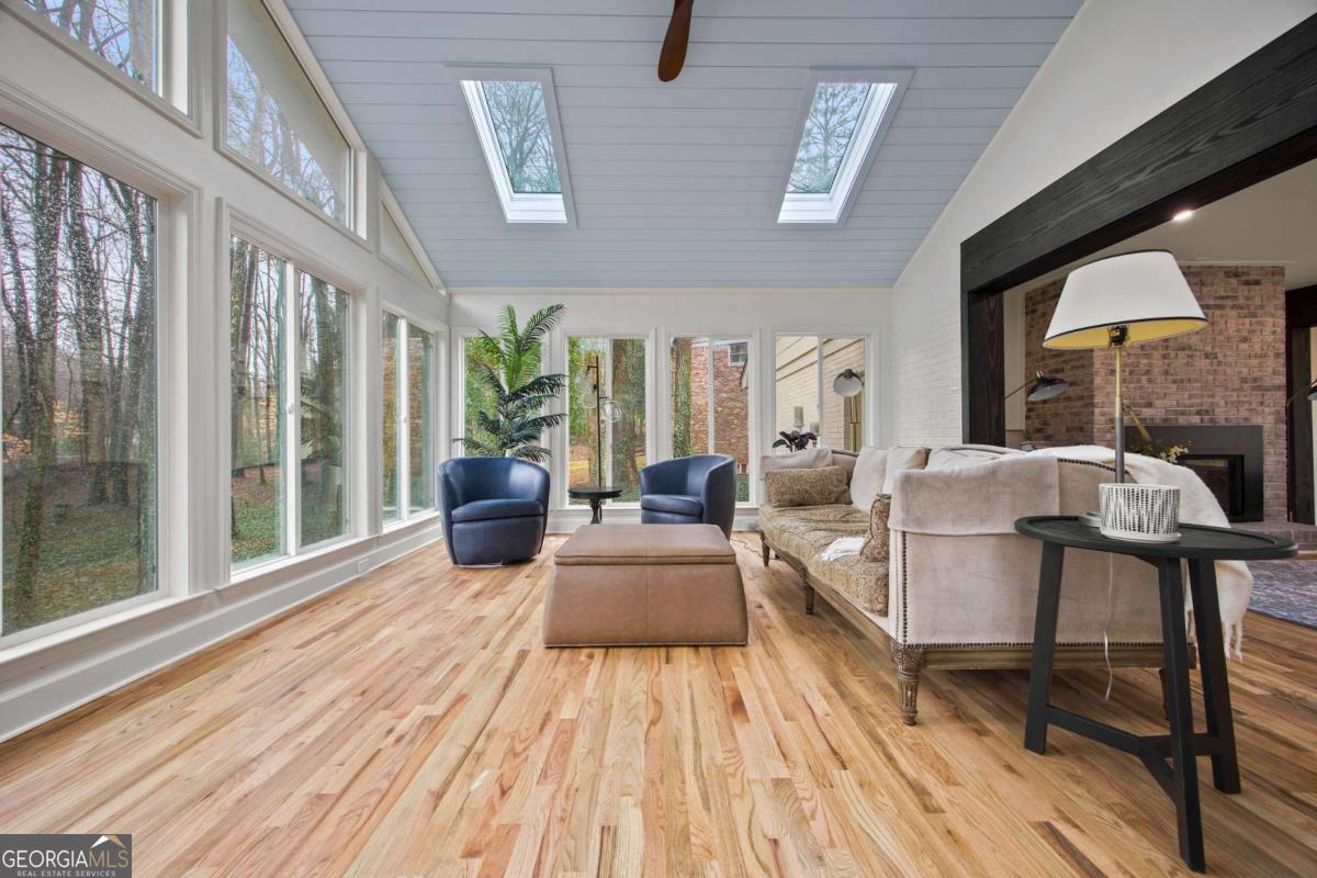 2433 Helmsdale Drive NE