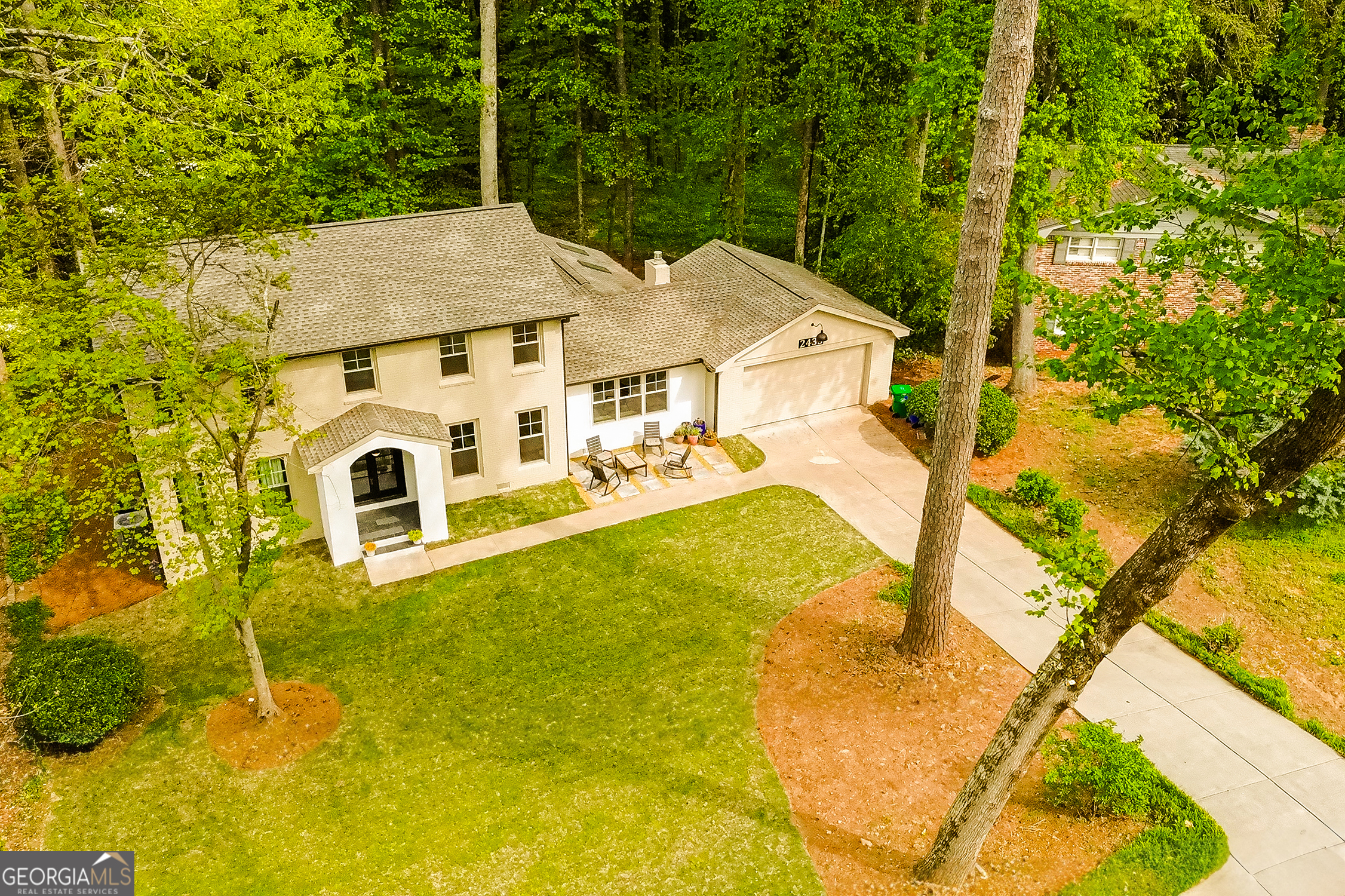 2433 Helmsdale Drive NE