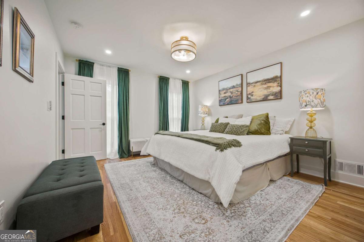 2433 Helmsdale Drive NE