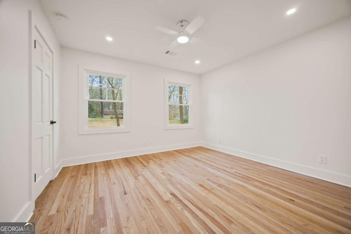 2433 Helmsdale Drive NE