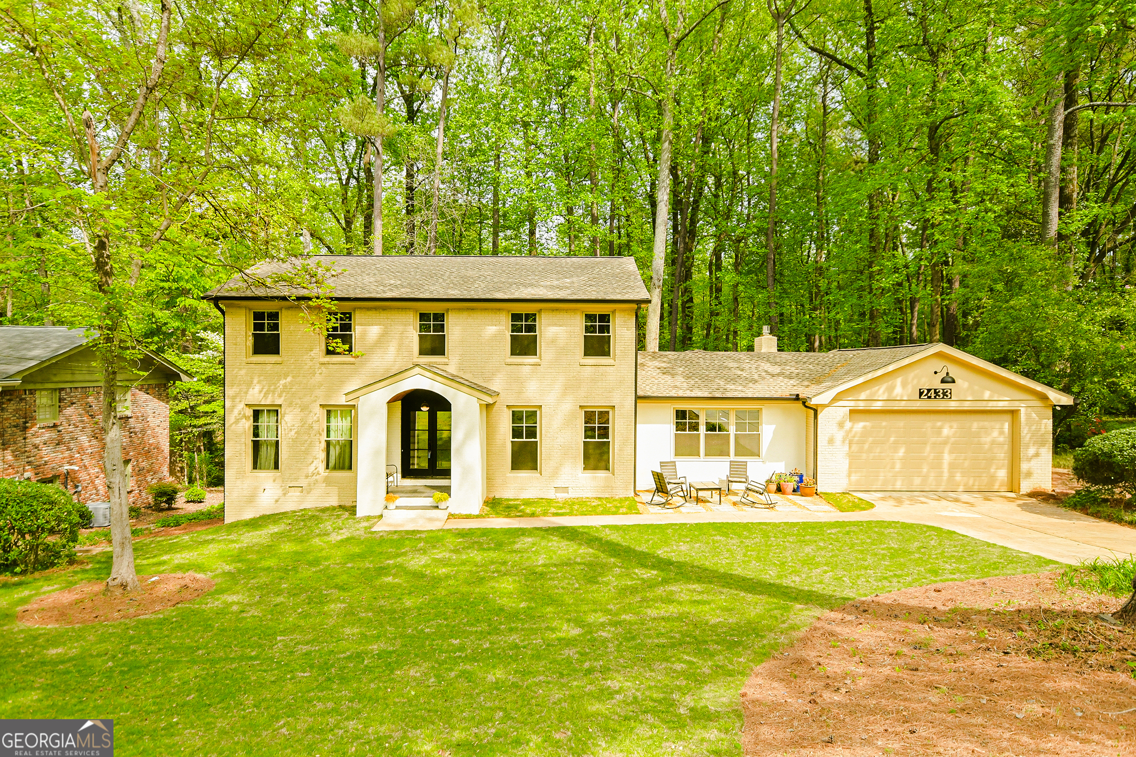 2433 Helmsdale Drive NE