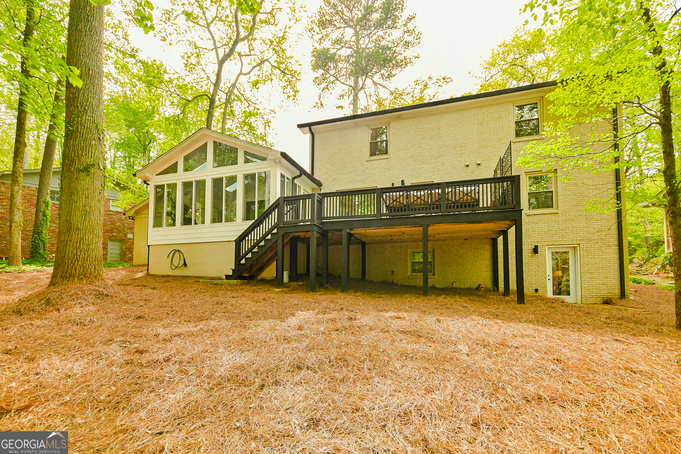 2433 Helmsdale Drive NE