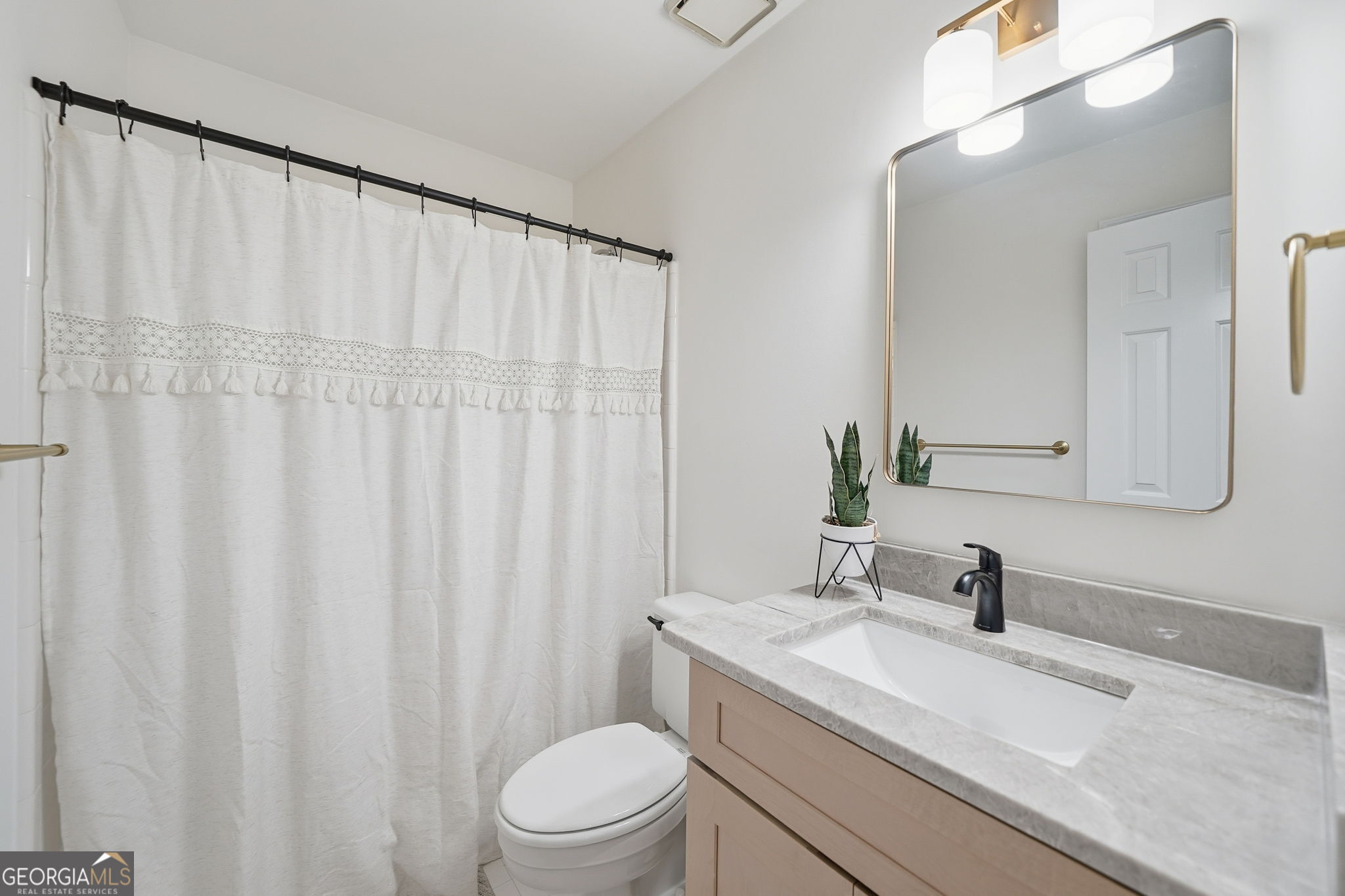 161 Red Oak Lane, Alpharetta