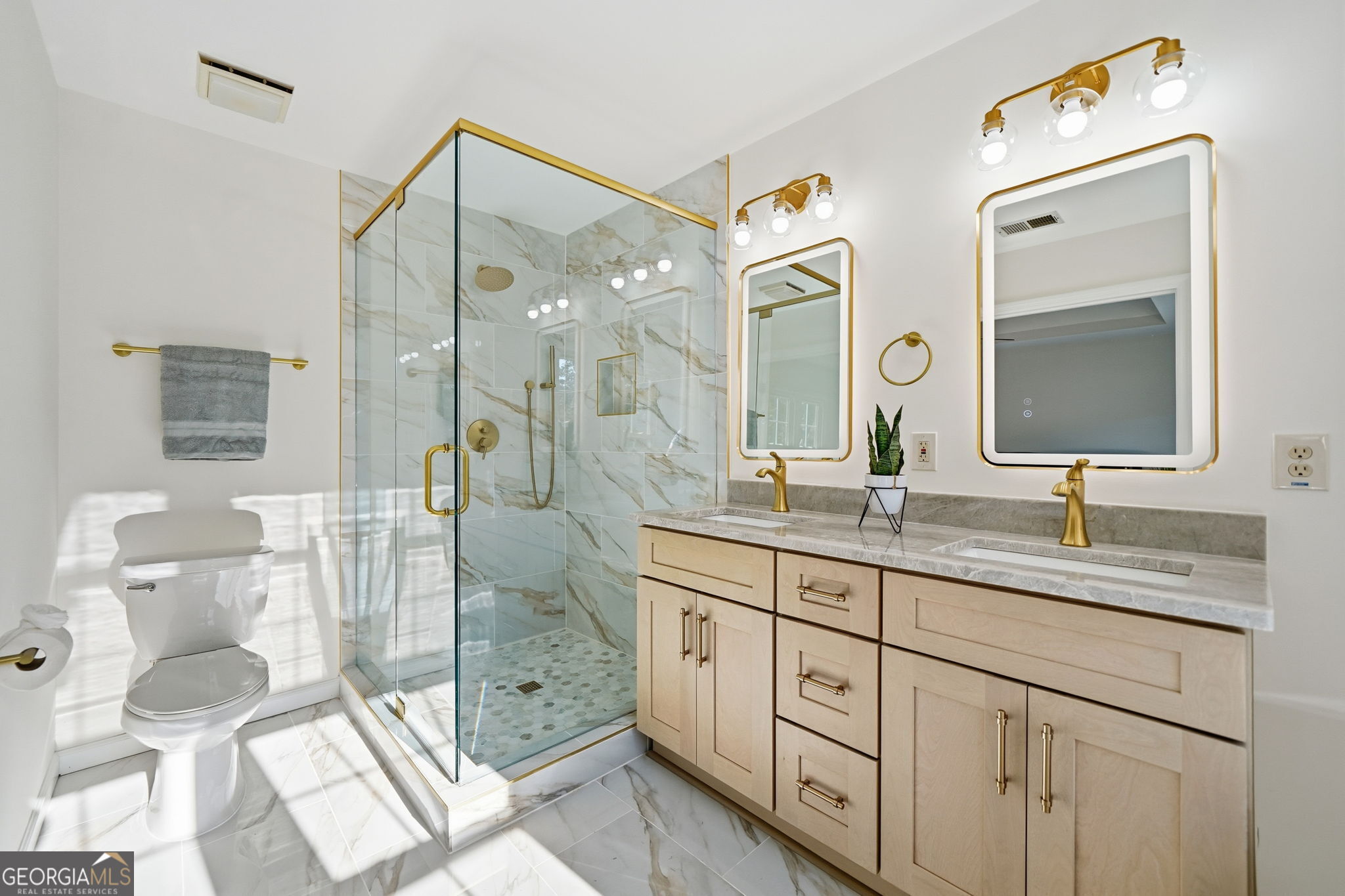 161 Red Oak Lane, Alpharetta