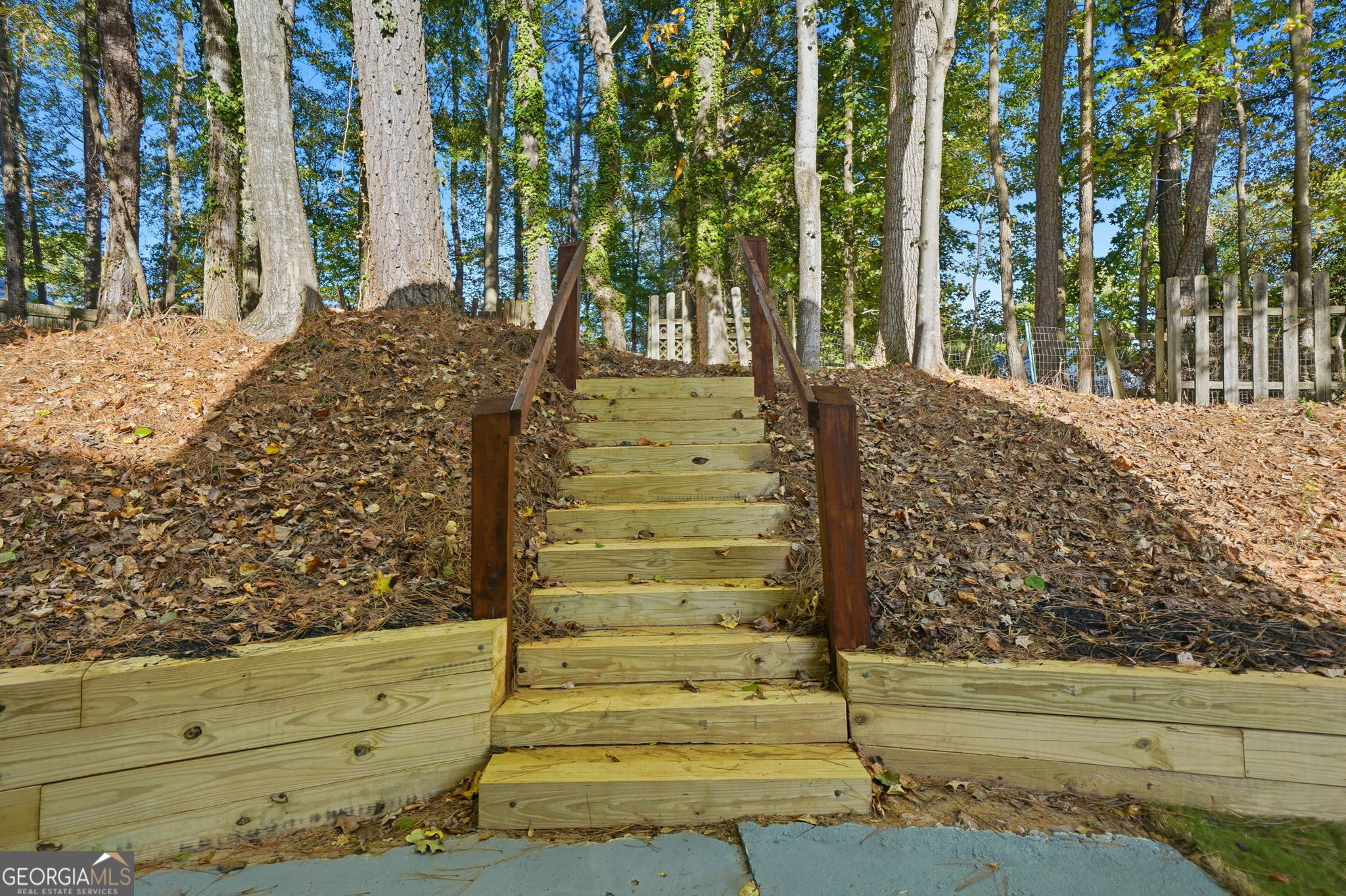 161 Red Oak Lane, Alpharetta