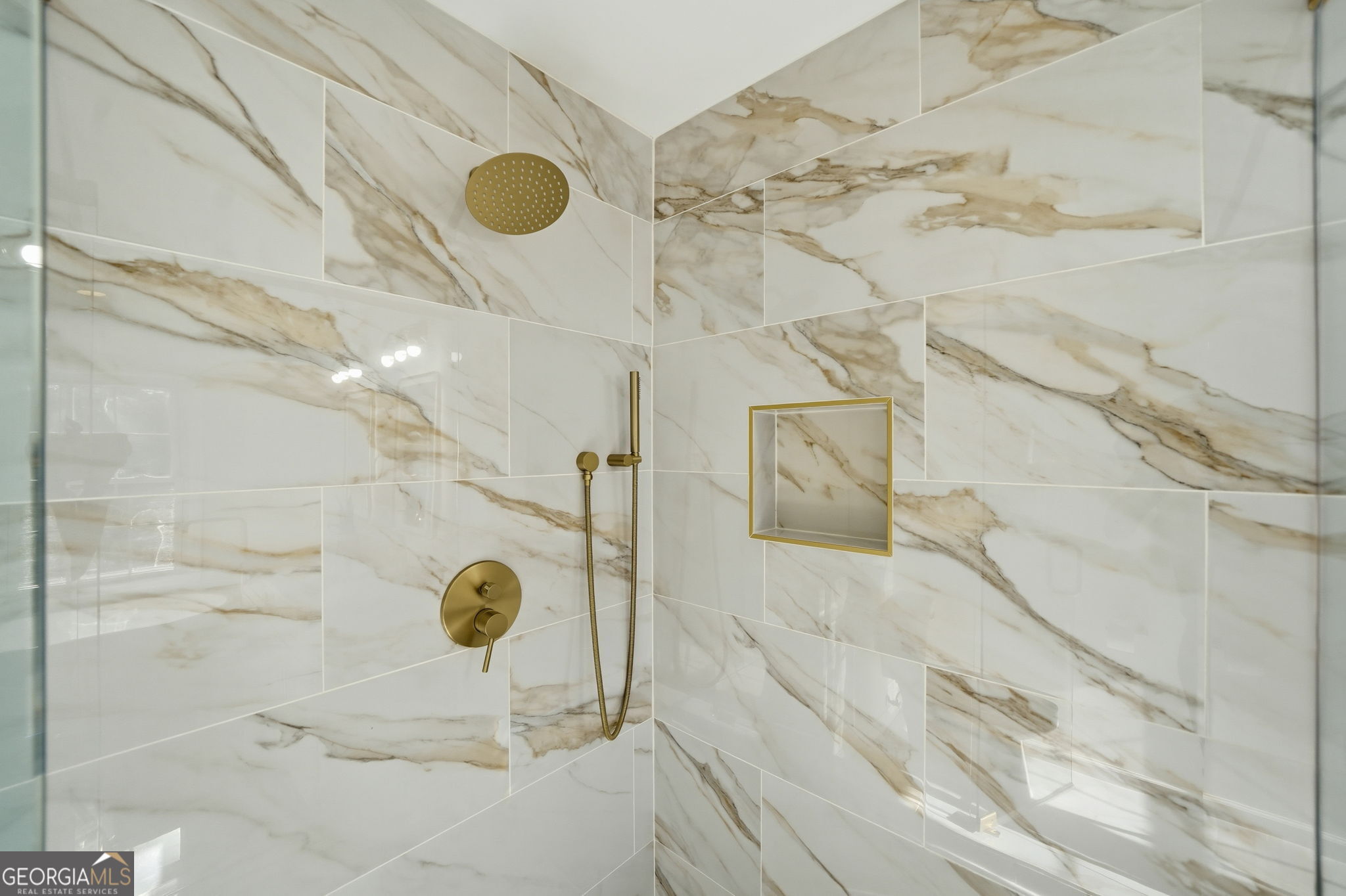 161 Red Oak Lane, Alpharetta