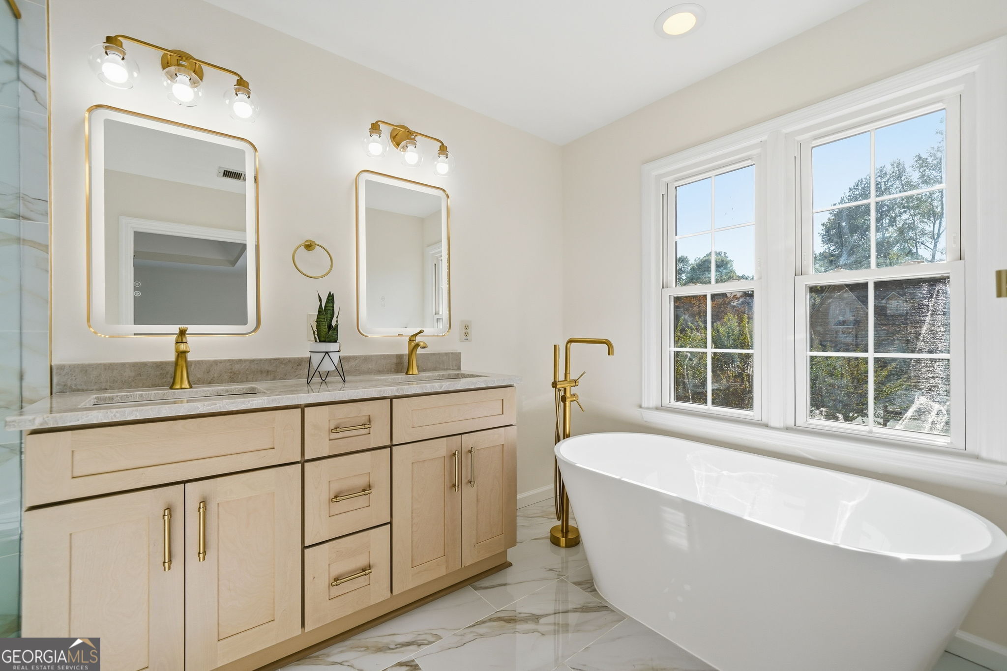 161 Red Oak Lane, Alpharetta