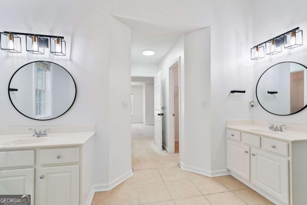 906 Wandering Vine Drive SE, Mableton