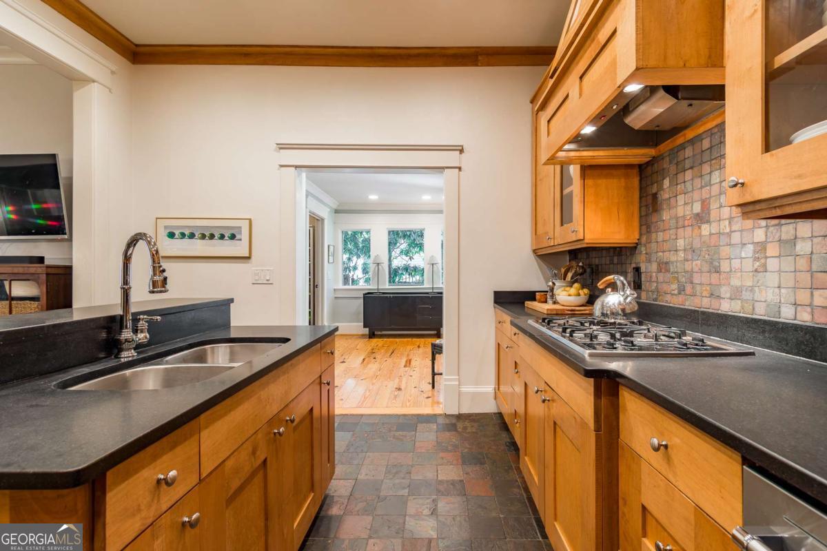 495 Greenwood Avenue NE