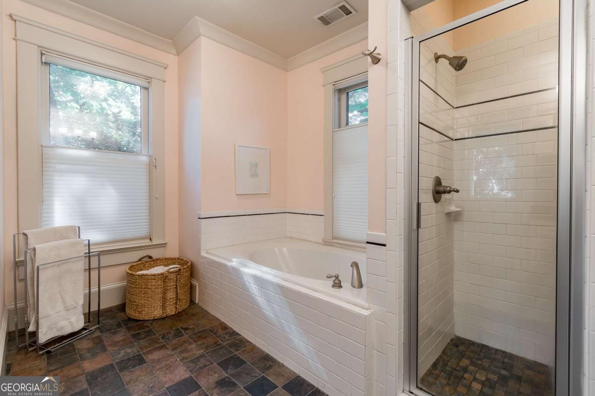 495 Greenwood Avenue NE