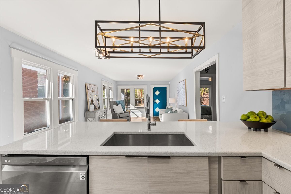 308 Mcpherson Place SE