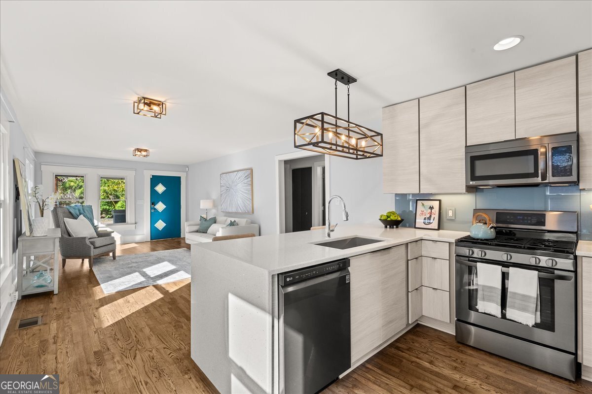 308 Mcpherson Place SE