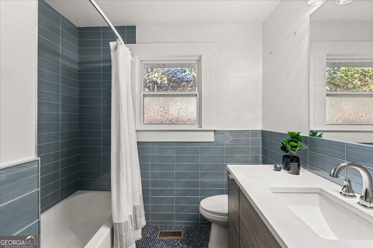 308 Mcpherson Place SE