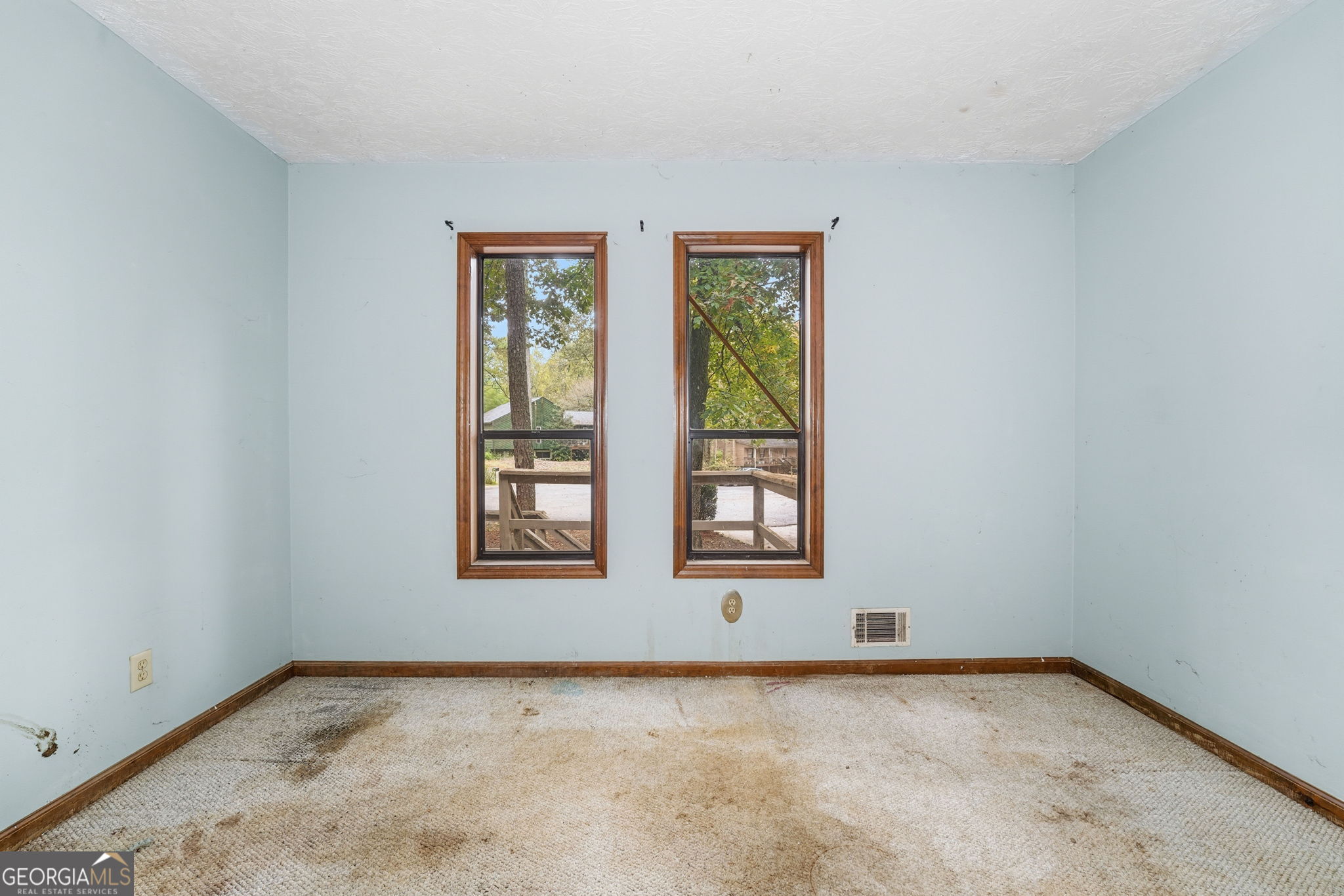 767 Starmist Court NE