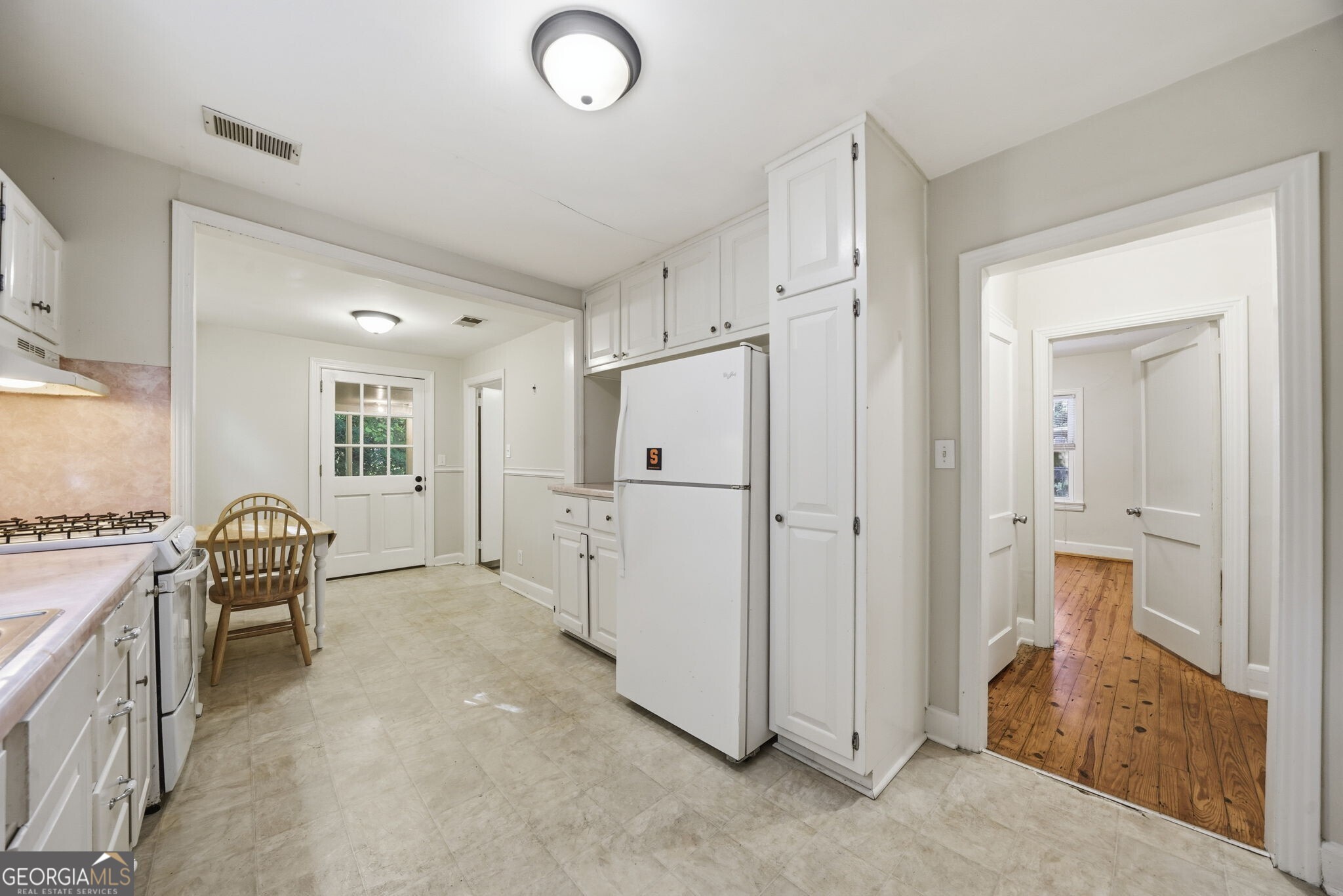 2518 Pine Lake Place