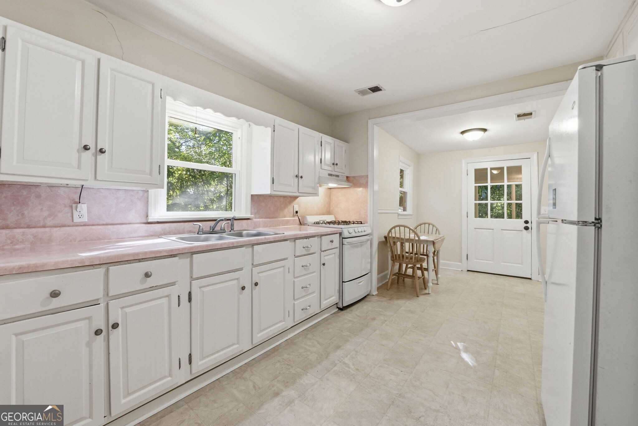 2518 Pine Lake Place