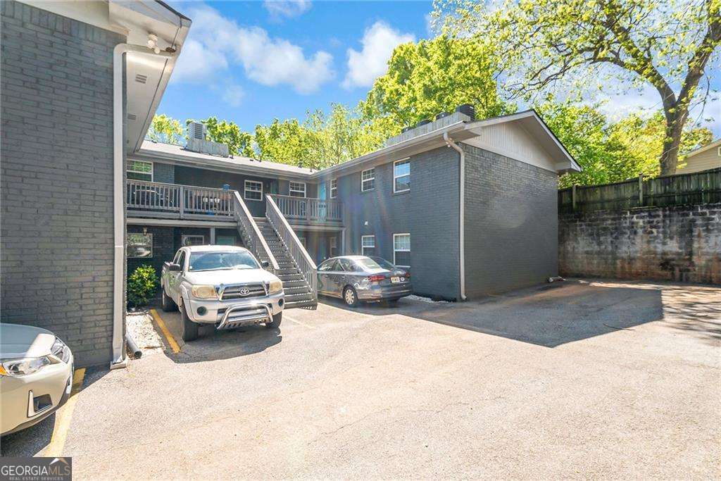 210 Sampson Street NE # 3