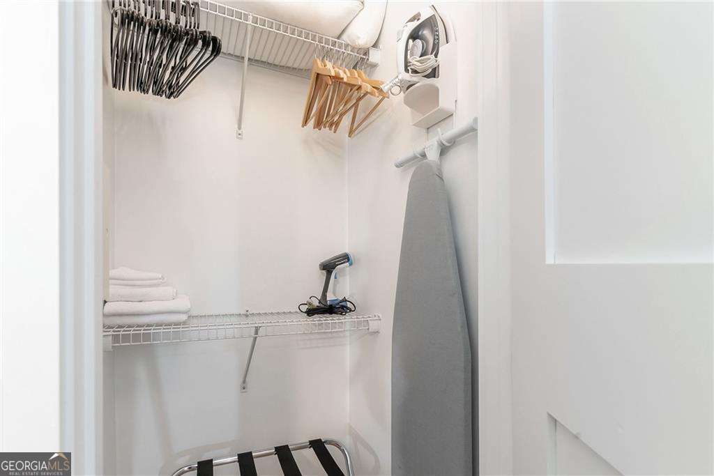 210 Sampson Street NE # 3