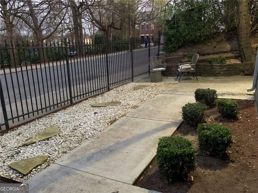 210 Sampson Street NE # 3