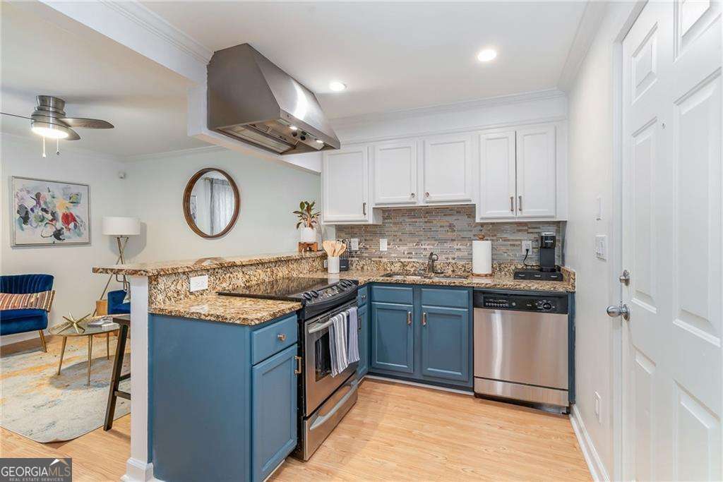 210 Sampson Street NE # 3