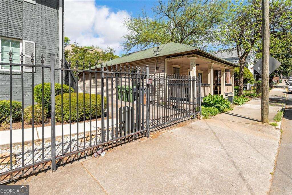 210 Sampson Street NE # 3