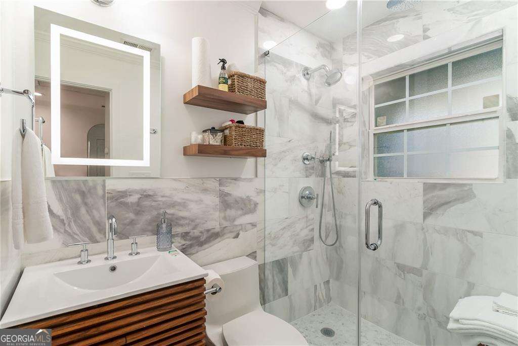 210 Sampson Street NE # 3