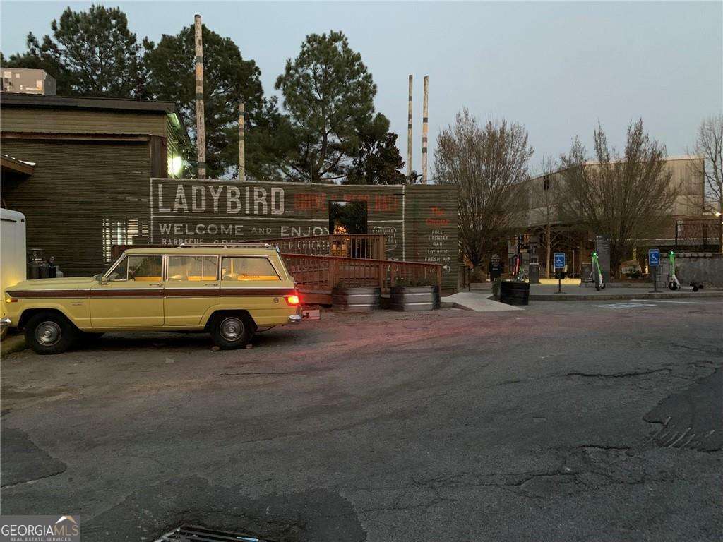 210 Sampson Street NE # 3