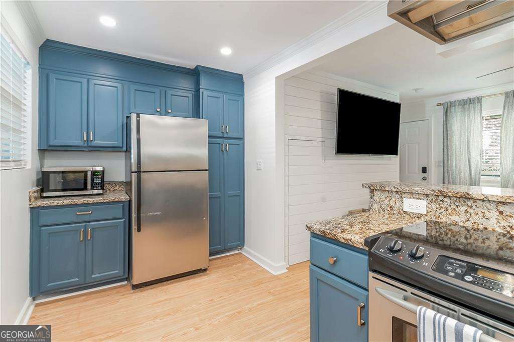 210 Sampson Street NE # 3