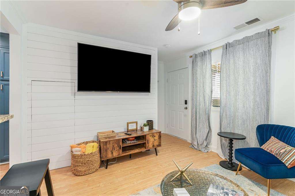 210 Sampson Street NE # 3