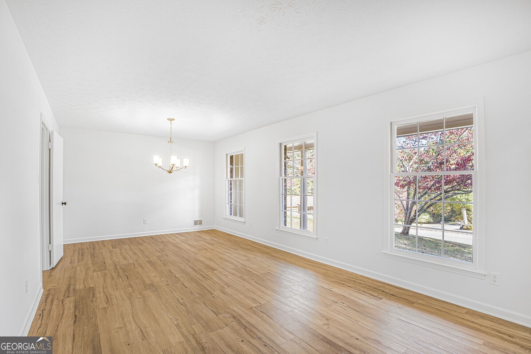 483 Rollingwood Drive