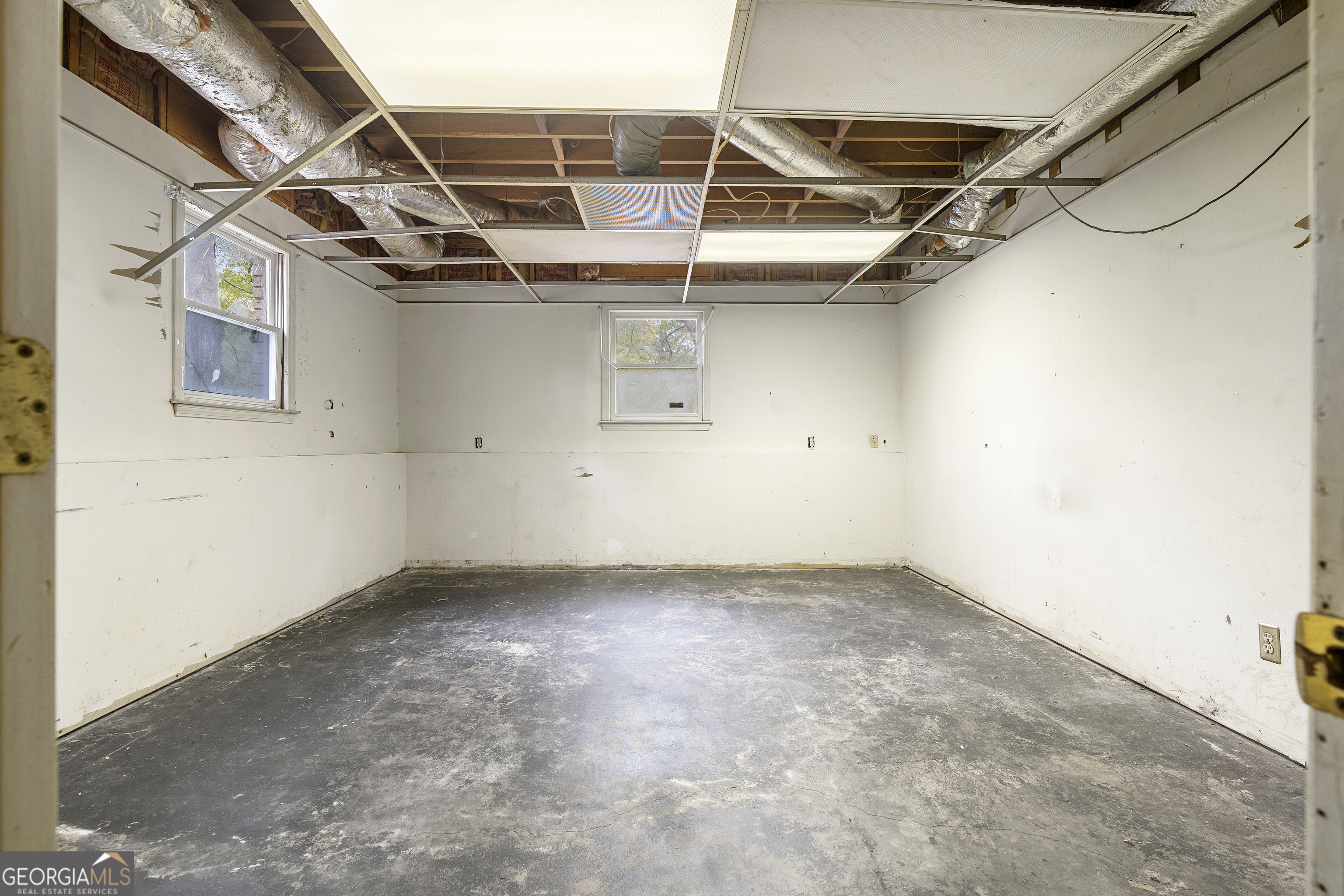 3177 Spring Lake Drive NE