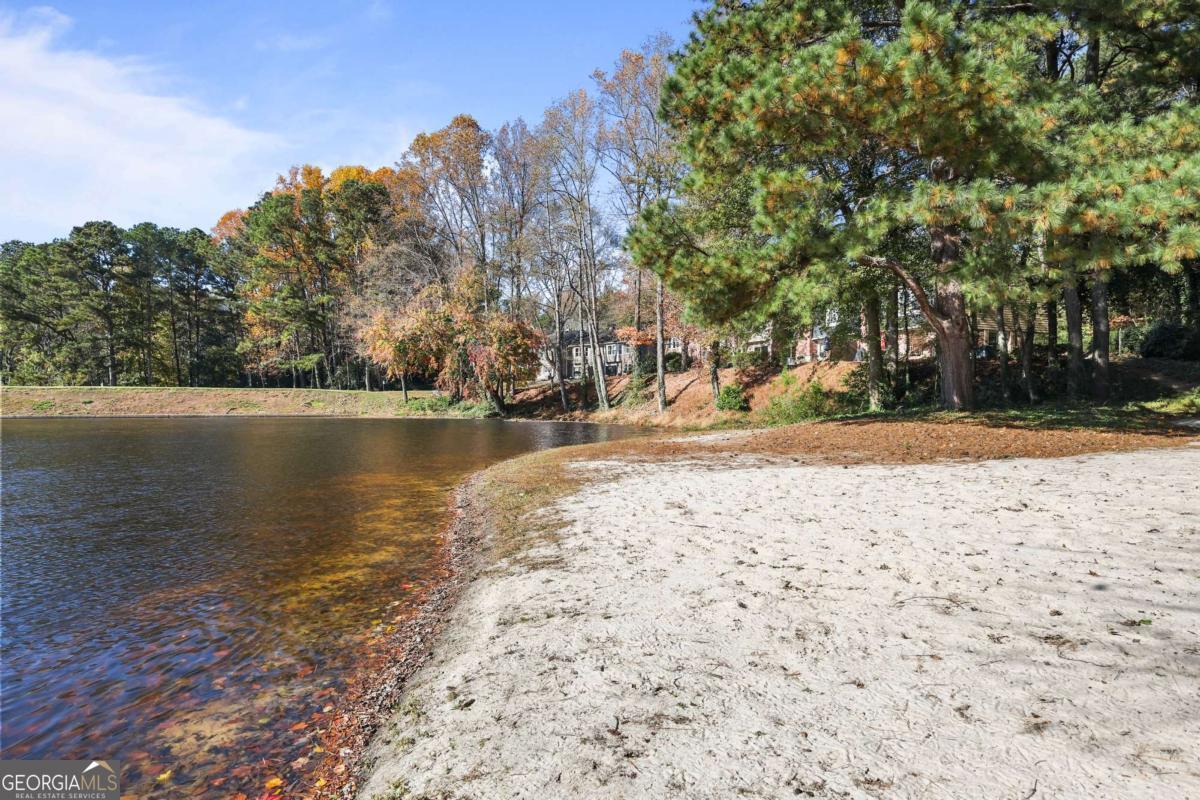 2501 Northlake Court NE