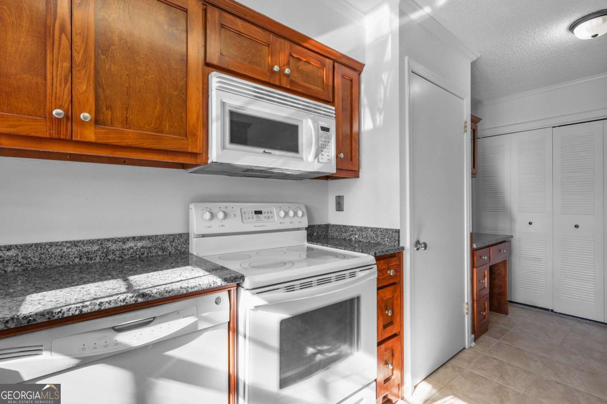 2501 Northlake Court NE