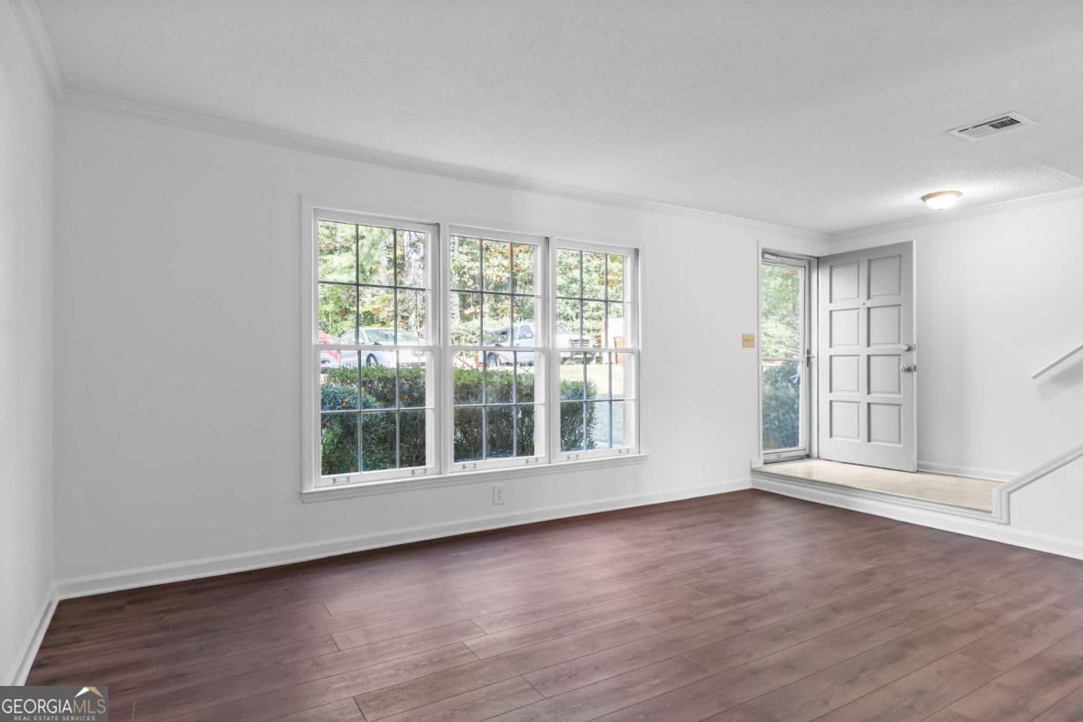 2501 Northlake Court NE