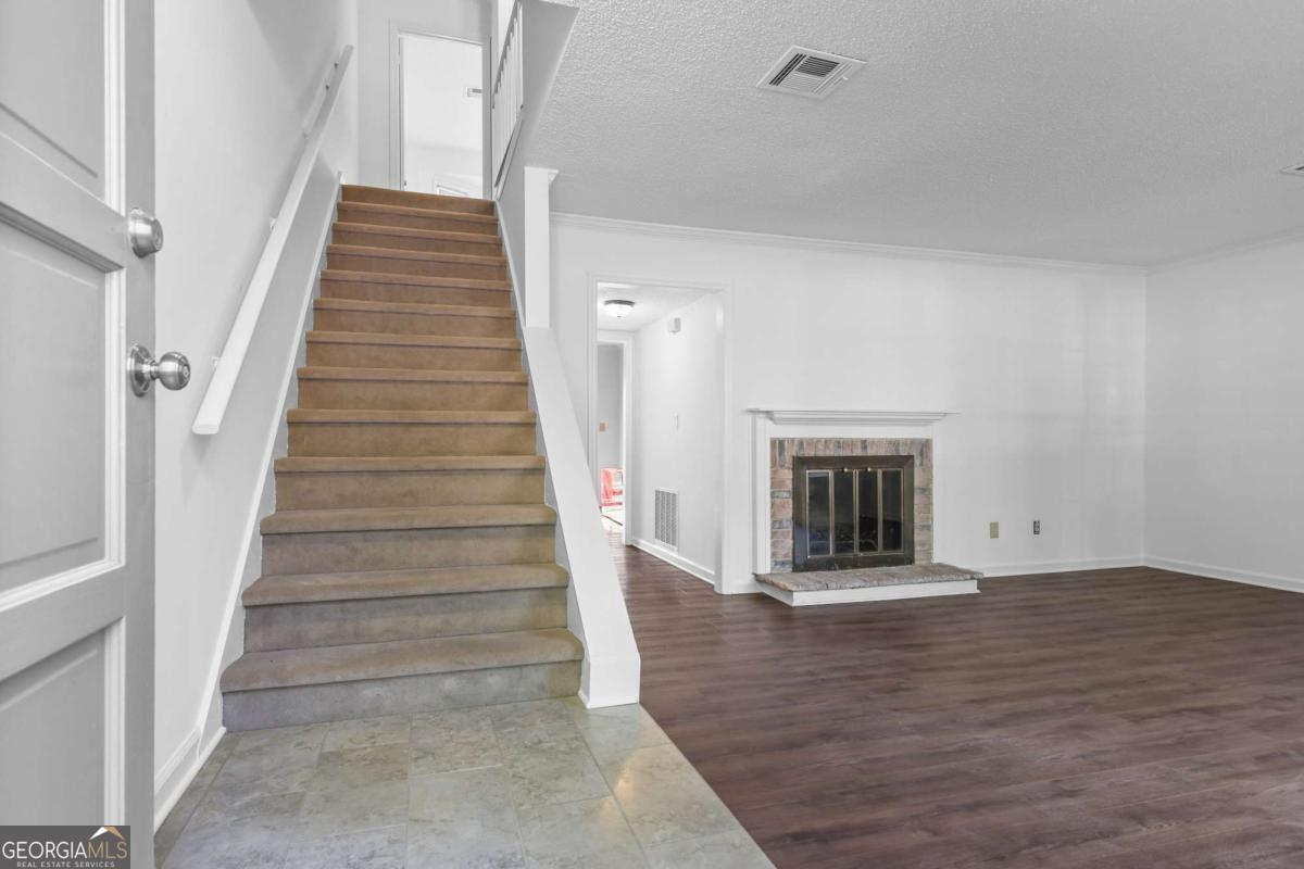 2501 Northlake Court NE